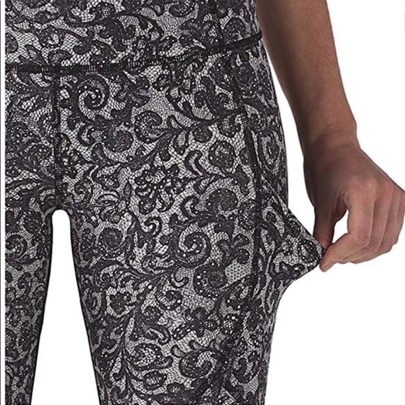 Lululemon - Picture 2 of 5